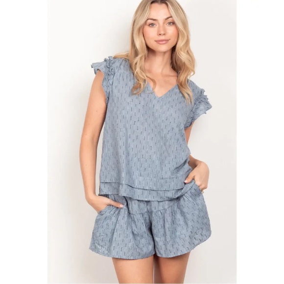 2piece set: Blue Sleeveless Ruffled Blouse and shorts - Picture 1 of 3